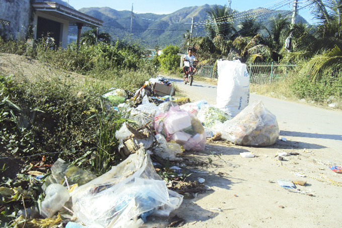 Cần đặt thùng thu gom rác