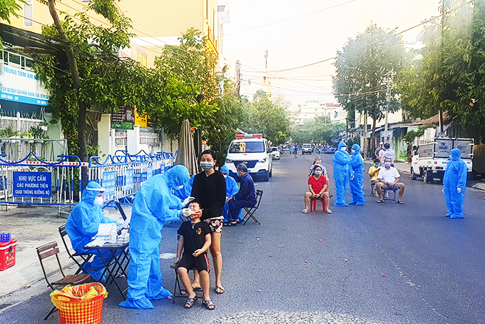 Trong khu phố phong tỏa…