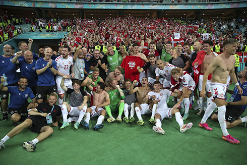 Đội tuyển Đan Mạch ăn mừng chiến thắng lọt vào bán kết 