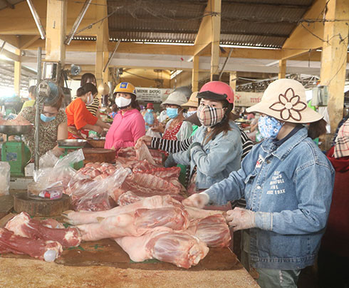 Giá thịt heo bán lẻ tăng từ 10-15% tùy chợ