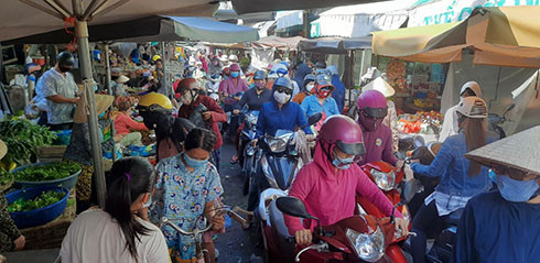 Tại chợ Phước Hải, TP. Nha Trang (ảnh P.H)