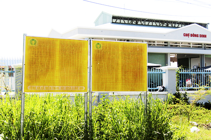 Cần thay mới pa nô tuyên truyền