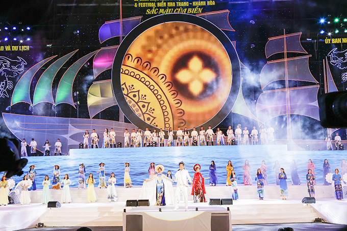 Chương trình biểu diễn nghệ thuật trong Festival Biển Nha Trang - Khánh Hòa năm 2019.