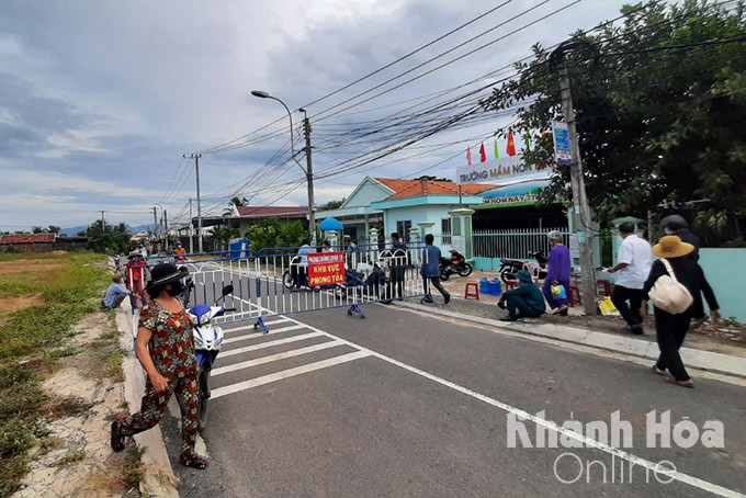 Van Thien Residential Group, Ninh Da Ward blockaded on the afternoon of 6-7 (Photo: Thai Thinh)