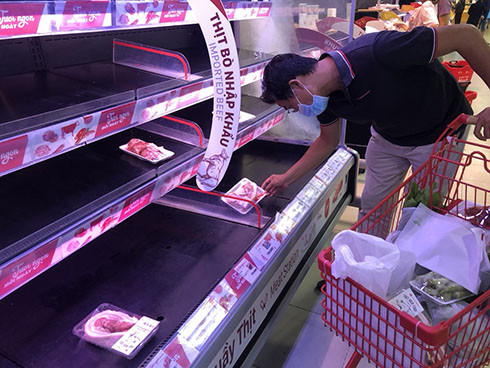 Tại siêu thị Lottel người dân đã mua sạch thực phẩm sống