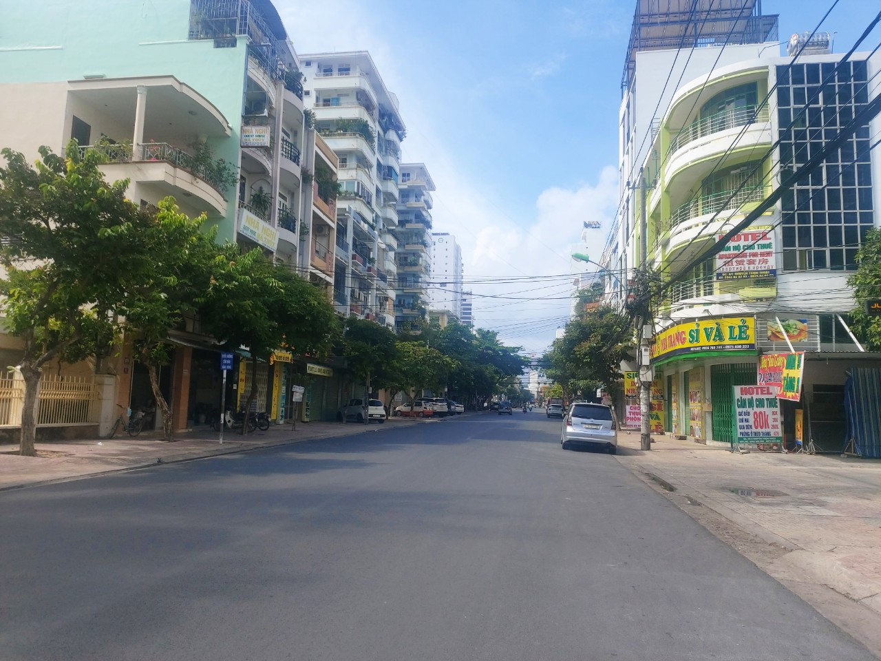 Many establishments on Nguyen Thien Thuat Street shut down