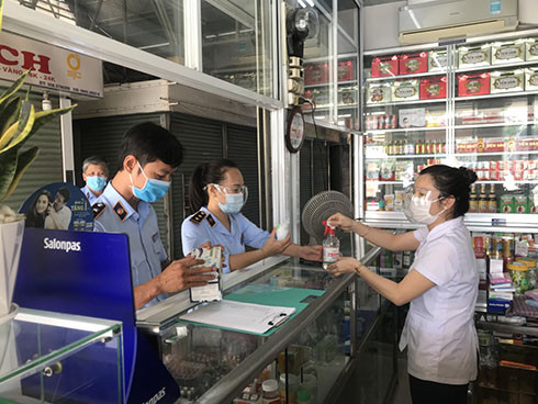 Inspecting a pharmacy in Phuoc Hai Market