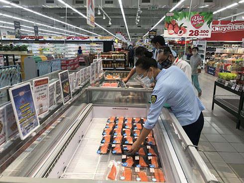Checking prices of imported salmon