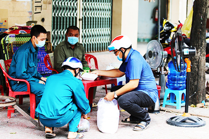 Các suất ăn chuẩn bị cho lực lượng trực chốt phong tỏa phường Ninh Hiệp.