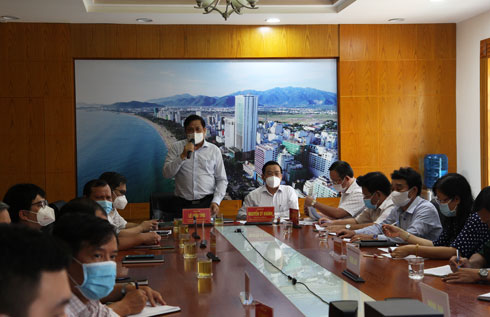 Ông Lê Hữu Thọ - Ủy viên Ban Thường vụ Tỉnh ủy, Bí thư Thành ủy Nha Trang kết luận.