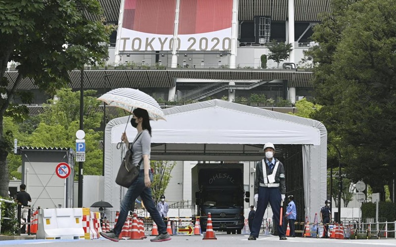 Bên ngoài Sân vận động quốc gia tại Tokyo. (Ảnh: Kyodo)