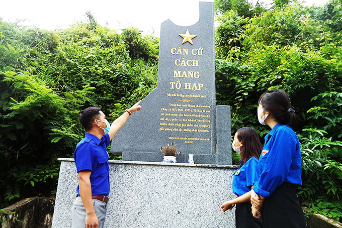 Stele of To Hap revolutionary base (Photo: Dinh Luan)