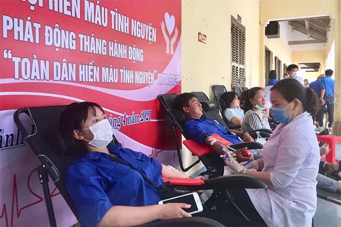 Đoàn viên thanh niên TP. Nha Trang tham gia hiến máu tình nguyện. Ảnh minh họa