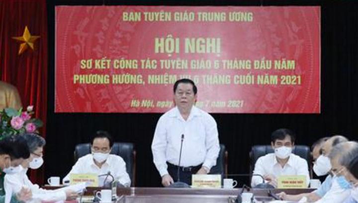 Trưởng Ban Tuyên giáo Trung ương Nguyễn Trọng Nghĩa phát biểu tại hội nghị