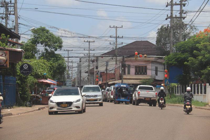 Một số tuyến phố ở Thủ đô Vientiane đã được dỡ bỏ hạn chế đi lại.