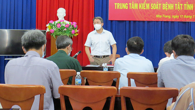 Bí thư Tỉnh ủy Nguyễn Hải Ninh phát biểu chỉ đạo tại buổi làm việc với Trung tâm Kiểm soát bệnh tật tỉnh.