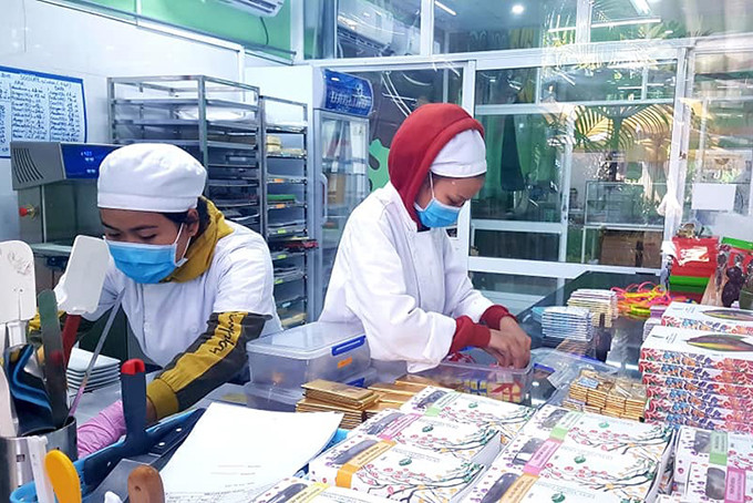 Phân xưởng đóng gói socola của Công ty Cổ phần Fifty Fresh Farms (thôn Bãi Giếng I, thị trấn Cam Đức, huyện Cam Lâm).