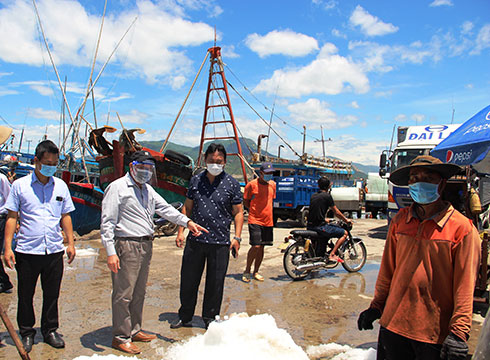 Kiểm tra công tác phòng chống dịch Covid-19 tại cảng cá Đá Bạc