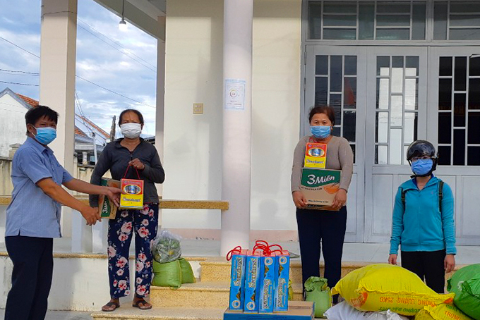 Sanvinest Khánh Hòa tặng hơn 1.000 phần quà cho người dân vùng dịch