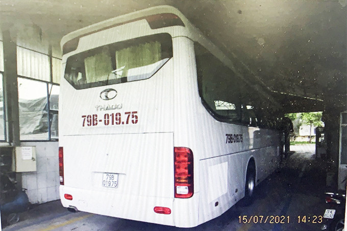 Hình ảnh xe khách 79B-019.75 tại Trung tâm Đăng kiểm ngày 15-7.