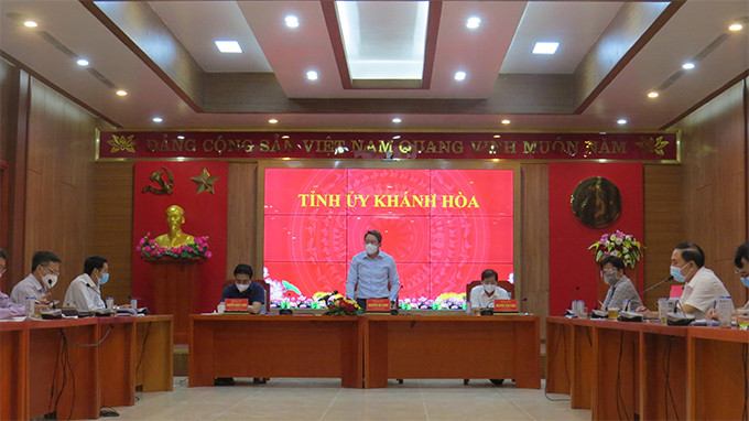Bí thư Tỉnh ủy Nguyễn Hải Ninh chỉ đạo tại buổi giao ban
