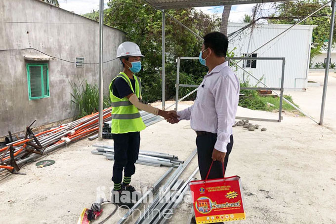 Vụ "Bánh mì không phải hàng thiết yếu":  Phó Chủ tịch phường Vĩnh Hòa gặp và xin lỗi anh Trần Văn Em