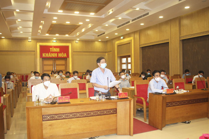 Ông Nguyễn Tấn Tuân chỉ đạo tại cuộc họp