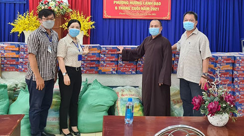 Mặt trận phường Phước Long tiếp nhận 140 phần quà ủng hộ người nghèo, có hoàn cảnh khó khăn