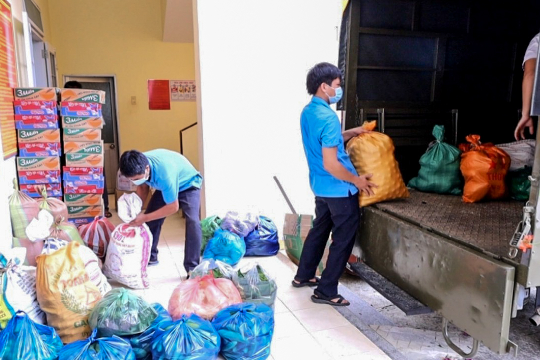 Liên đoàn Lao động huyện Khánh Vĩnh hỗ trợ hơn 1 tấn nông sản cho các khu cách ly