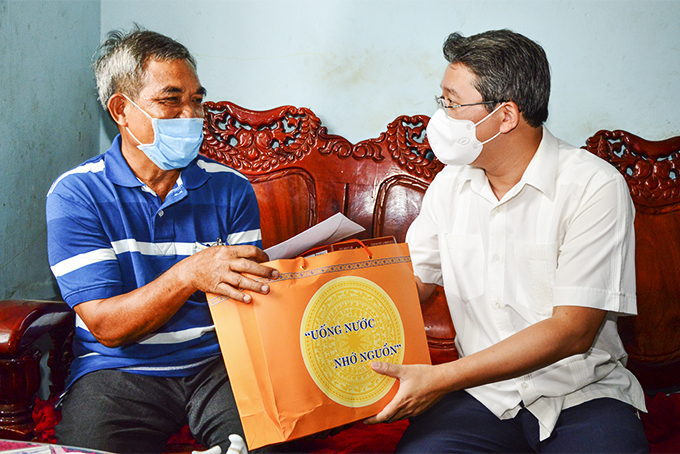 Quan tâm chăm lo người có công