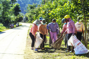 Hội Liên hiệp Phụ nữ huyện Khánh Sơn tham gia bảo vệ môi trường