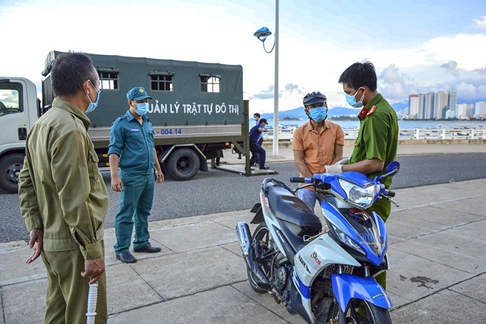 Nha Trang xử phạt 42 trường hợp ra đường không chính đáng