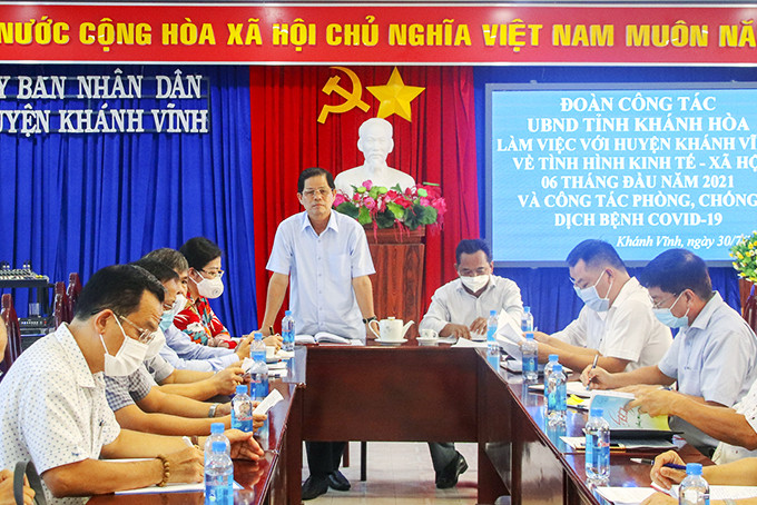 Ông Nguyễn Tấn Tuân kết luận buổi làm việc.