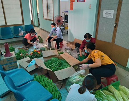 Rau, quả do Mặt trận thành phố hỗ trợ