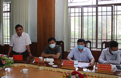 Ông Mấu Thái Cư - Bí thư Huyện ủy Khánh Sơn kiến nghị với lãnh đạo tỉnh một số vấn đề