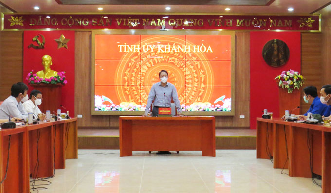 Bí thư Tỉnh ủy Nguyễn Hải Ninh chỉ đạo tại cuộc họp.