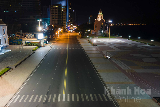 Đường phố Nha Trang vắng vẻ!