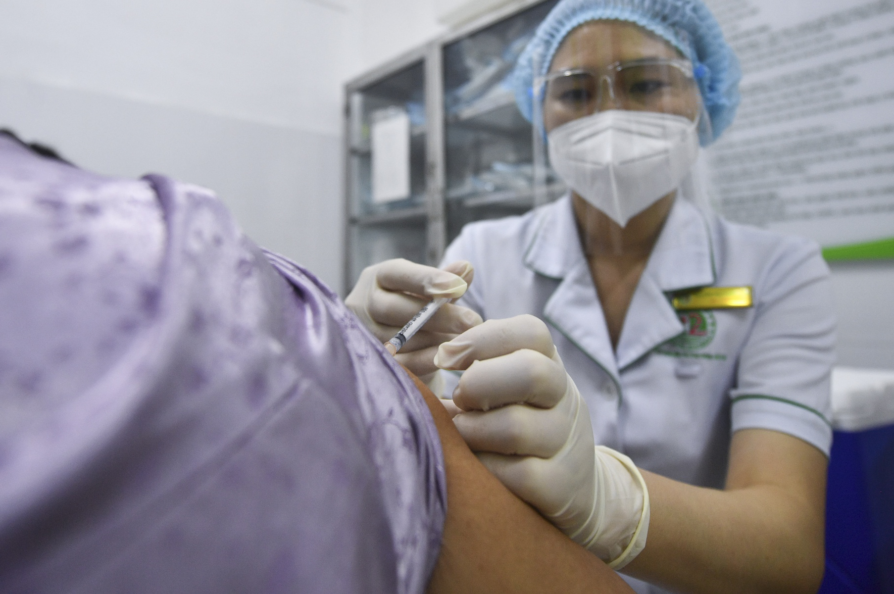 Khánh Hòa sẽ chủ động mua thêm vaccine để tiêm cho toàn dân