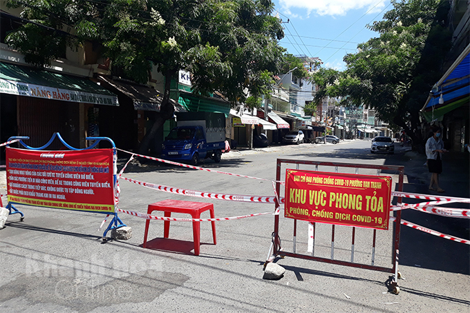 Thực hiện nghiêm giãn cách theo nguyên tắc người cách ly với người, gia đình cách ly với gia đình