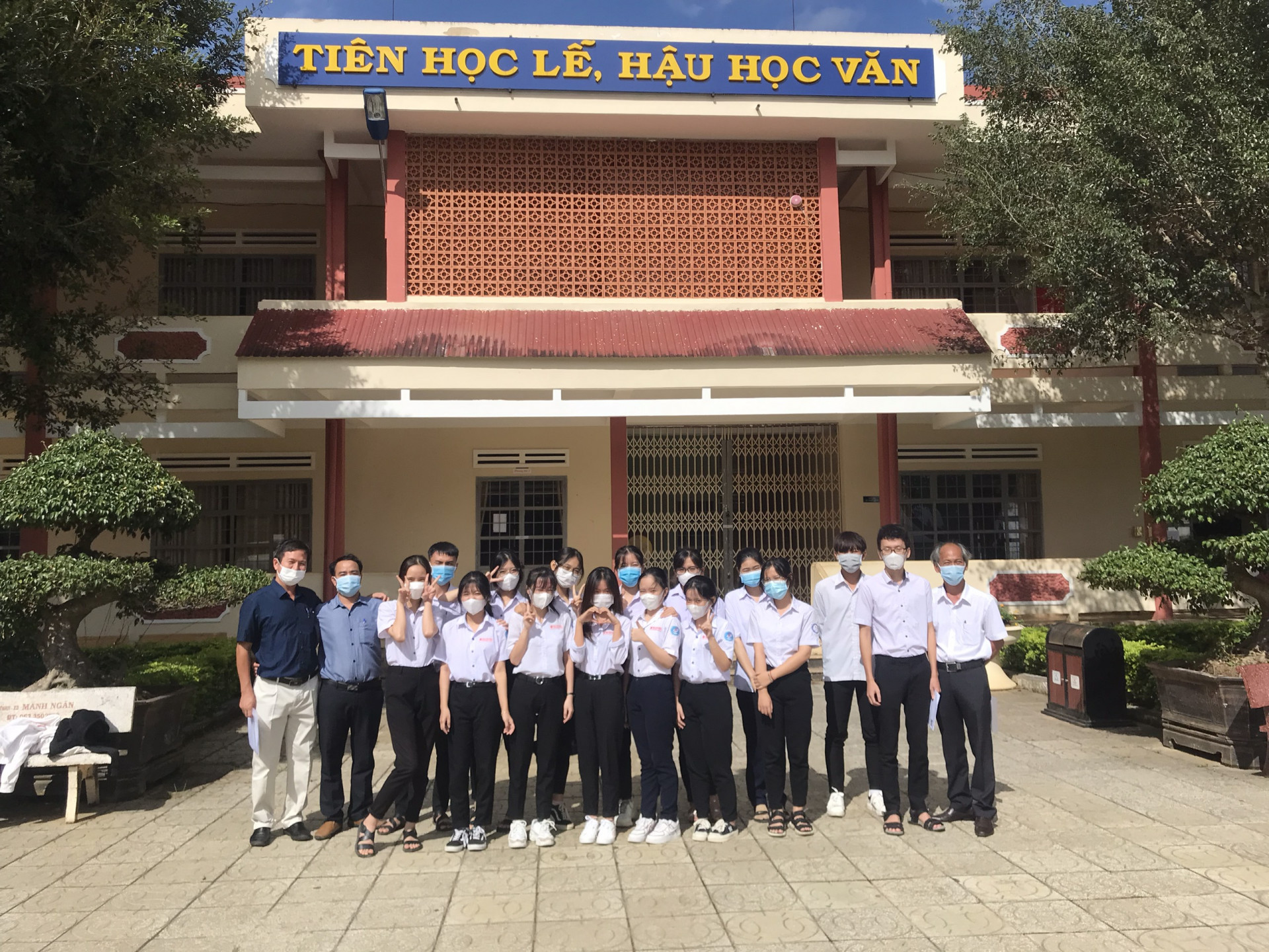 Các học sinh có mặt tại điểm thi trường THCS – THPT Đạ Nhim, huyện Lạc Dương, tỉnh Lâm Đồng – Ảnh: CTV