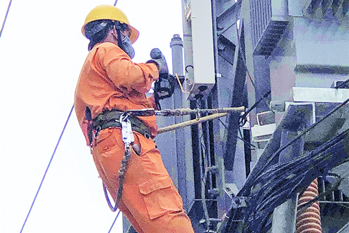 Reducing electricity bills for 2 months for people implementing social distancing under Directive 16