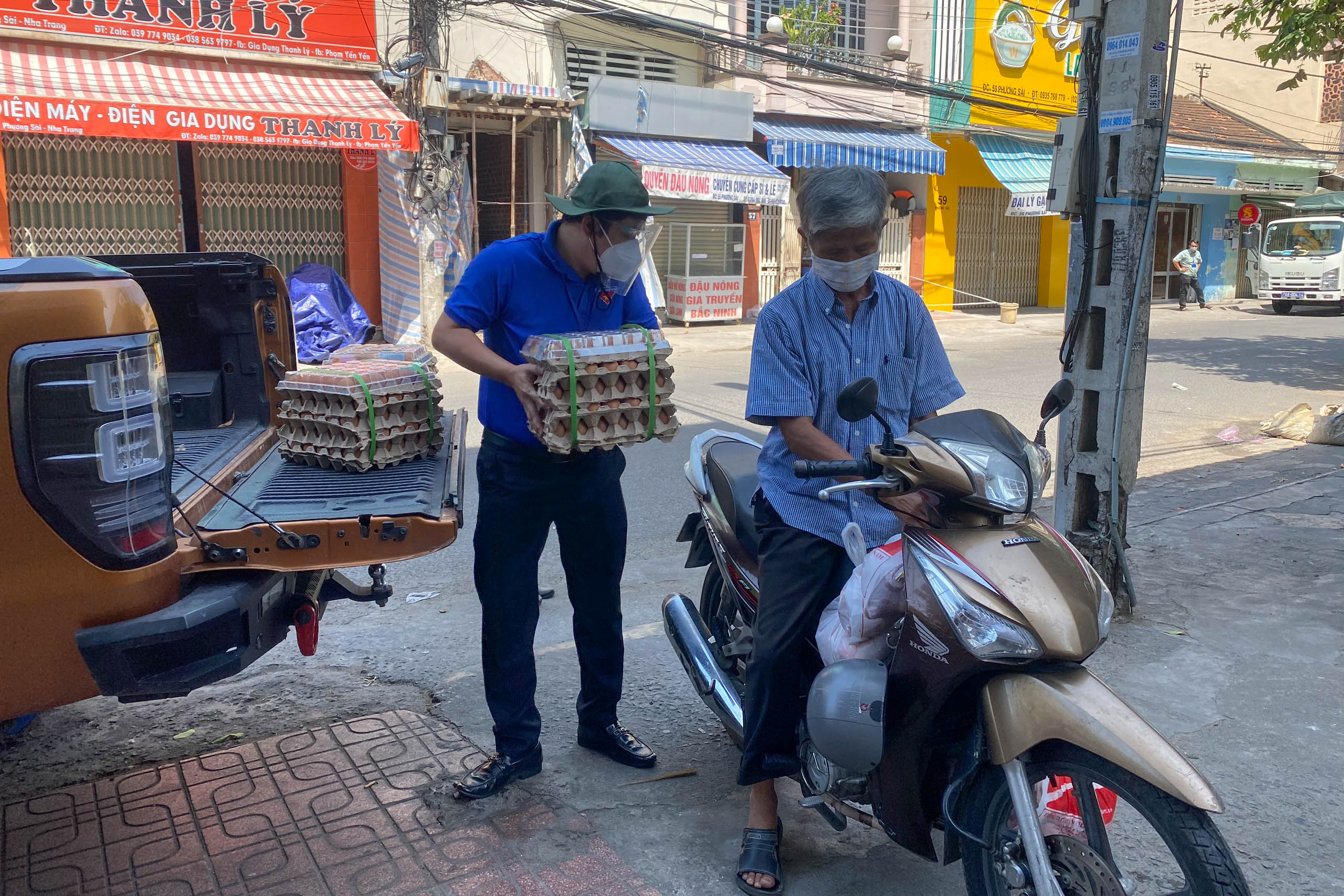 Hỗ trợ nhu yếu phẩm cho 3 mái ấm, nhà tình thương