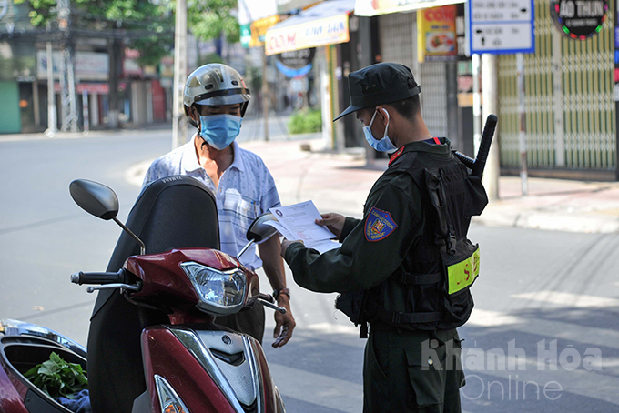 Nha Trang tăng cường kiểm soát, xử lý người vi phạm quy định phòng, chống dịch