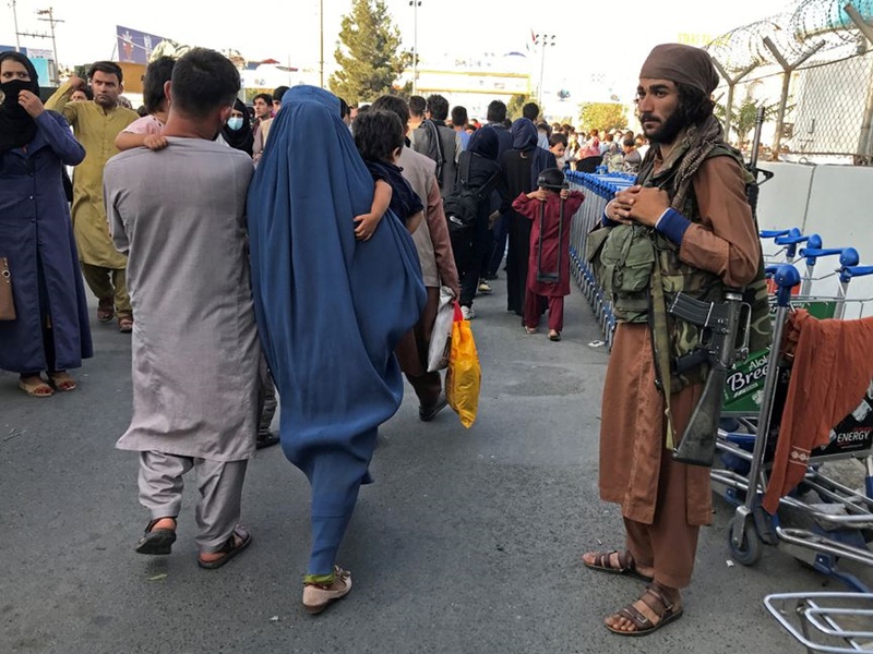 Sân bay Kabul trong cảnh hỗn loạn