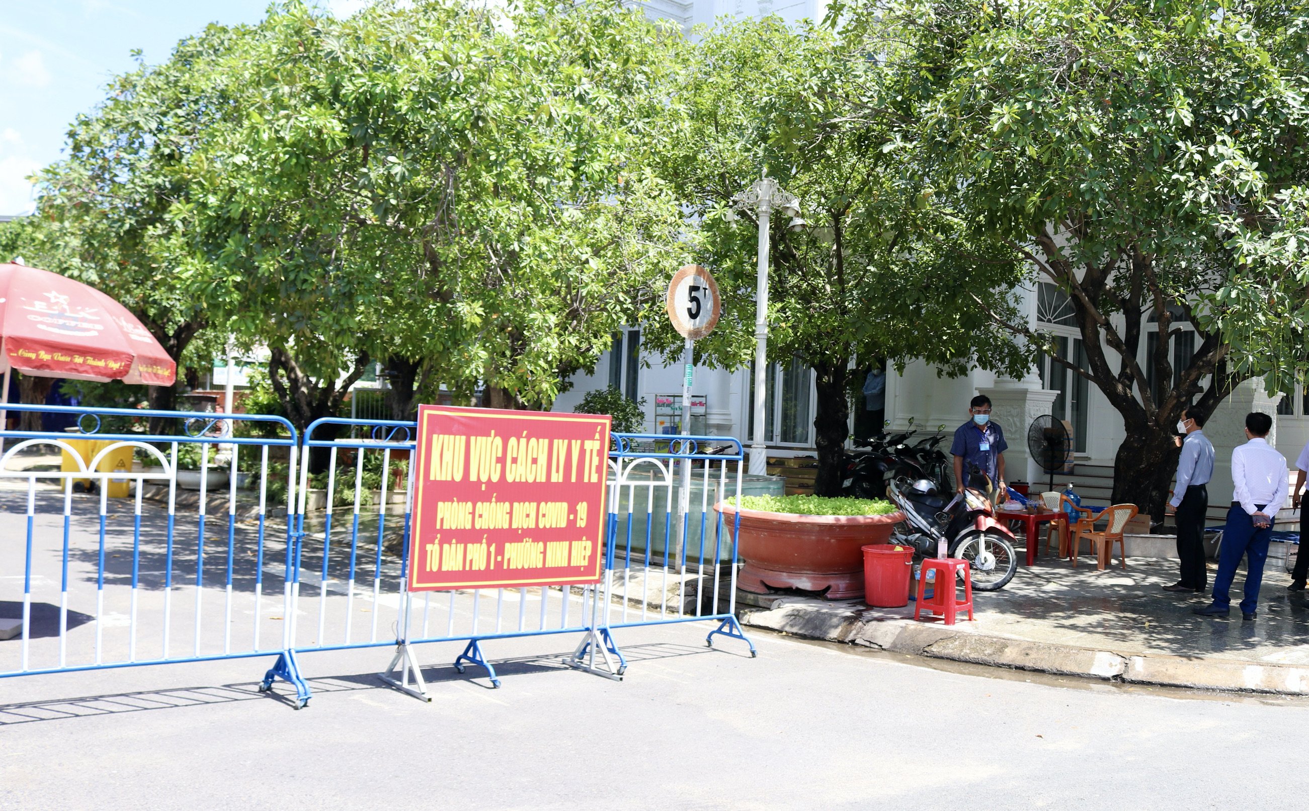 Phê bình Chủ tịch UBND phường Ninh Hiệp do lơ là trong công tác phòng, chống dịch Covid-19