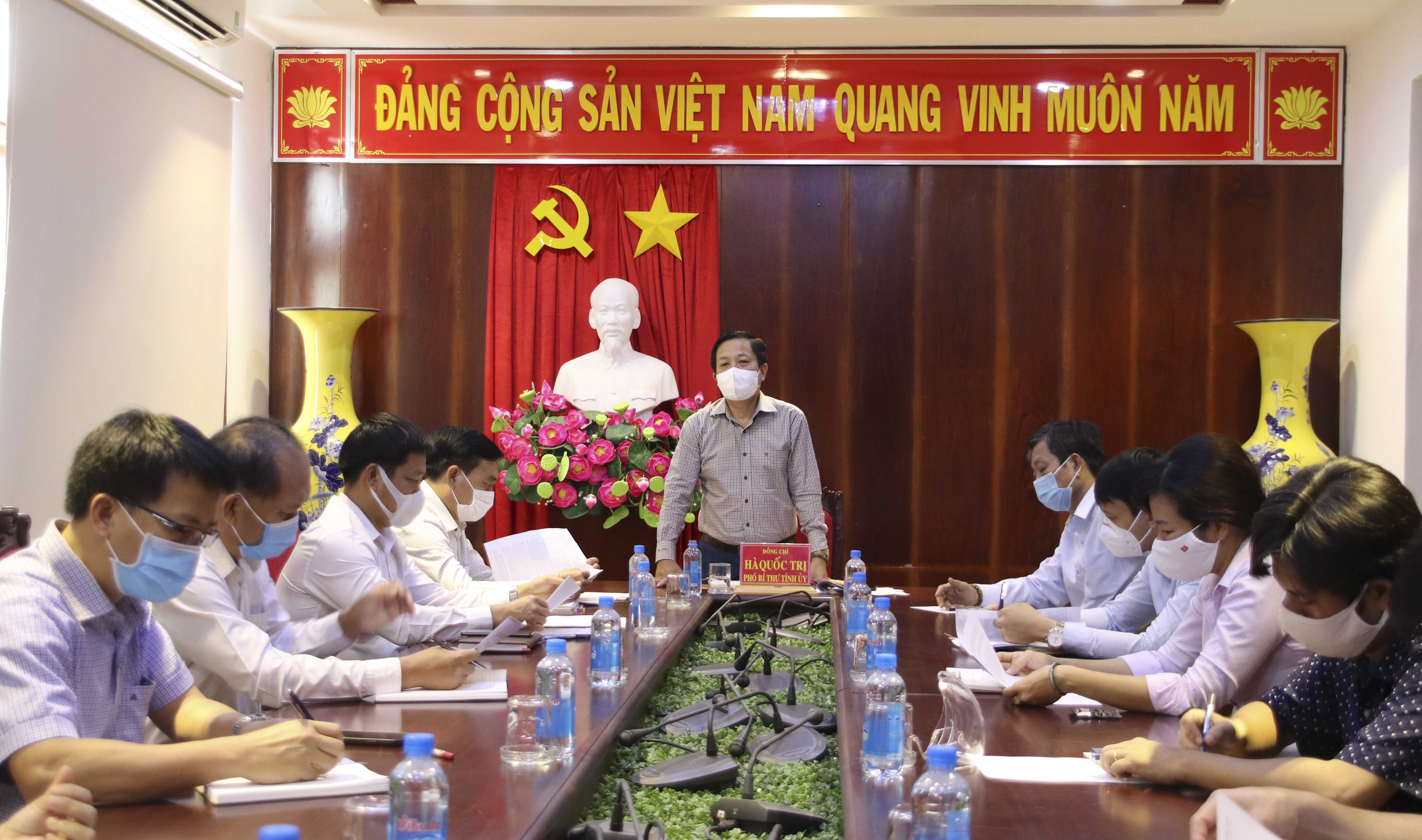 Ông Hà Quốc Trị làm việc với Huyện ủy Cam Lâm về công tác phòng, chống dịch Covid-19