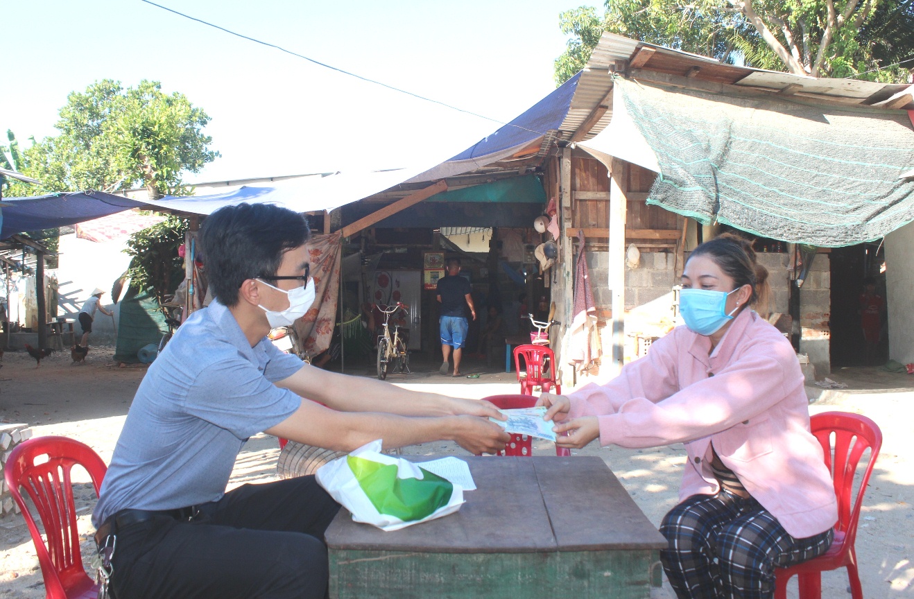 Trao hỗ trợ cho 271 lao động tự do gặp khó khăn do dịch Covid-19