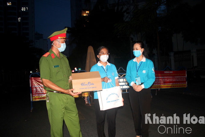 …, and night duty force at a checkpoint on To Hien Thanh Street, Nha Trang