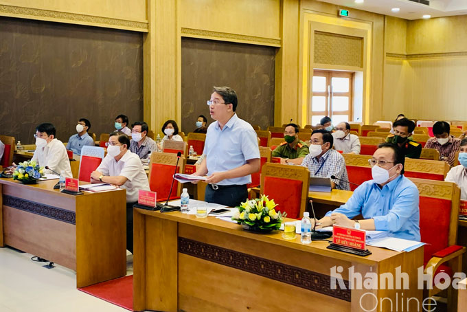 Bí thư Tỉnh ủy Nguyễn Hải Ninh báo cáo công tác phòng, chống dịch của tỉnh Khánh Hòa.