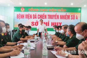Chủ tịch UBND tỉnh Nguyễn Tấn Tuân thăm Bệnh viện dã chiến truyền nhiễm số 4